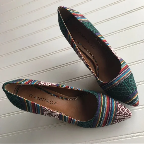Rampage Nerieda Tribal Aztec point heel pumps 7.5M - Picture 2 of 5